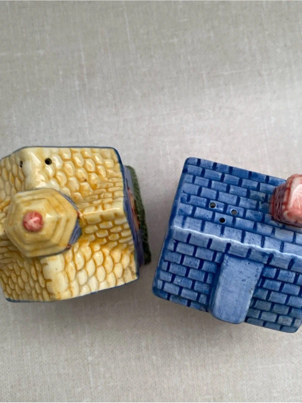 Avon VTG Cottage Collection House Salt and Pepper Shakers Set – 1997 Ceramic
